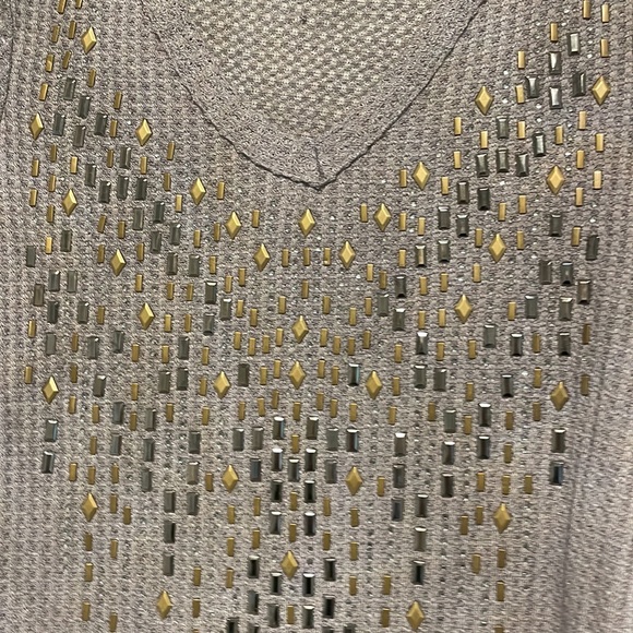 Plummy top with macrame sleeves and colored studs on the front. Very fun top - Picture 2 of 5